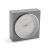 Reloj sobremesa cuadrado gris, aluminio dorado y esfera blanca 17x6x17h cm